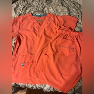 Carhartt scrub set size Large